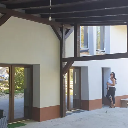 Vilă Alibi - 200m From Ponton Casa Baraj